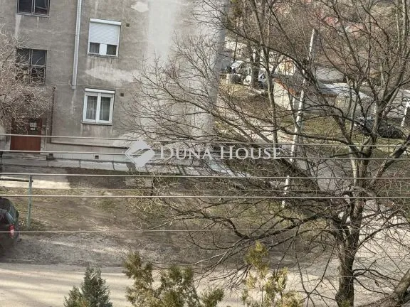 Eladó lakás Lábatlan, Cementgyári lakótelep 46 nm