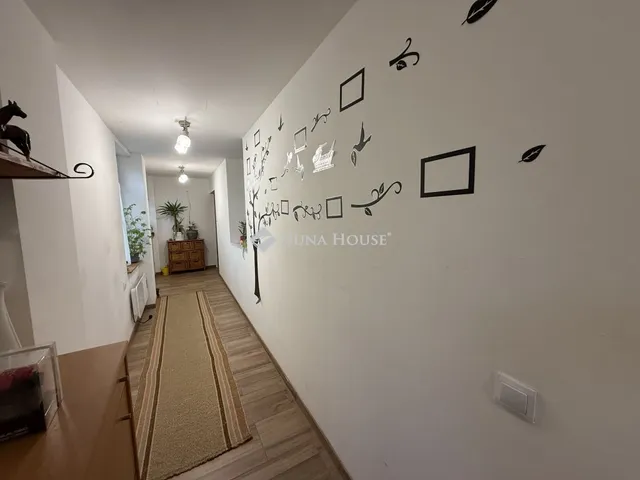 Eladó ház Neszmély, Fő utca 172 nm