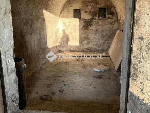 Eladó telek Esztergom, Zártkert 3161 nm