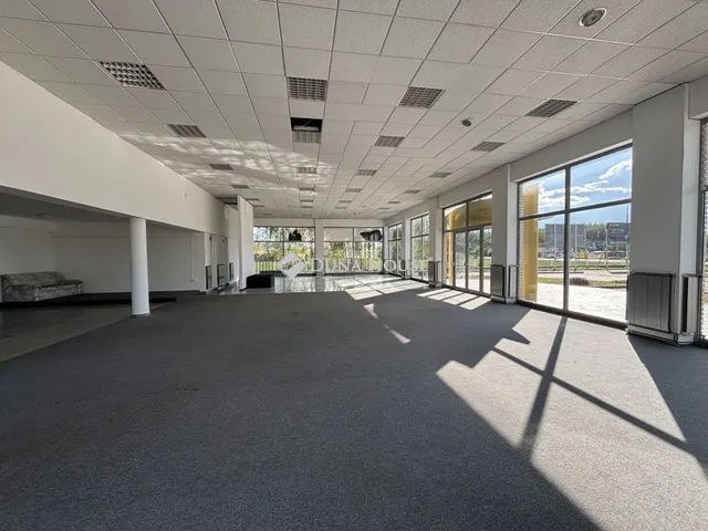 Eladó kereskedelmi és ipari ingatlan Esztergom, Csonka utca 1400 nm