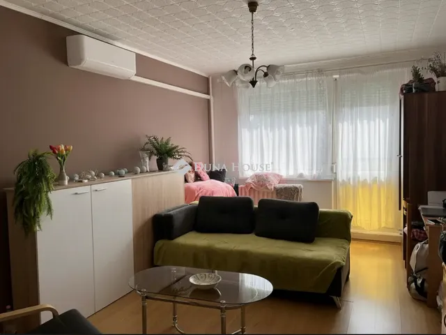 Eladó lakás Nyergesújfalu, Május 1. tér 54 nm