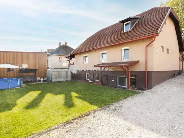 Eladó ház Tokod, Temető utca 200 nm