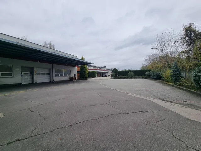 Kiadó kereskedelmi és ipari ingatlan Budapest IX. kerület 2242 nm