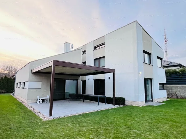 Eladó ház Dunaharaszti, Alsóváros 308 nm