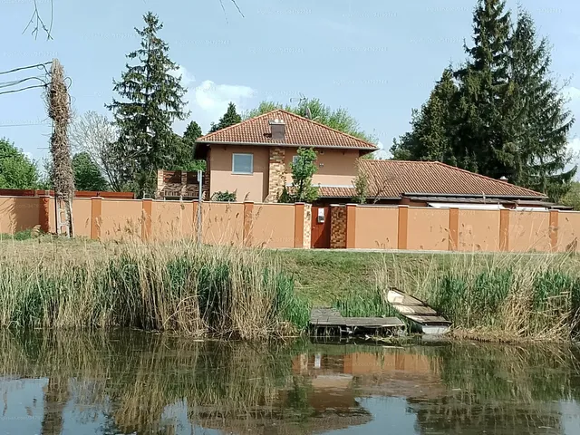 Eladó ház Balatonmáriafürdő 190 nm