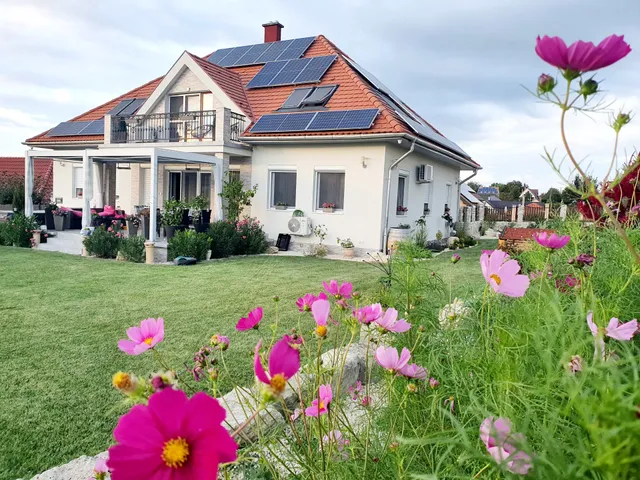 Eladó ház Etyek 280 nm