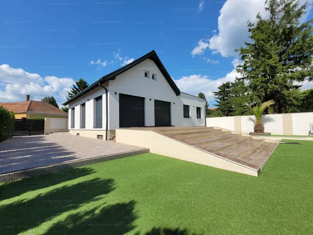 Eladó ház Kóny, Rákóczi utca 266 nm