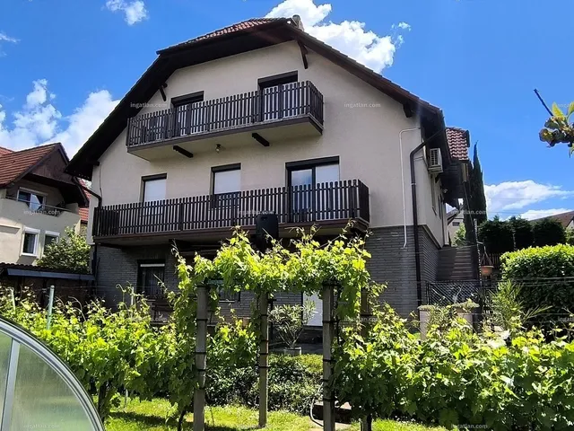 Eladó ház Kozármisleny 240 nm