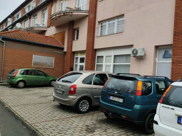 Eladó kereskedelmi és ipari ingatlan Keszthely 58 nm