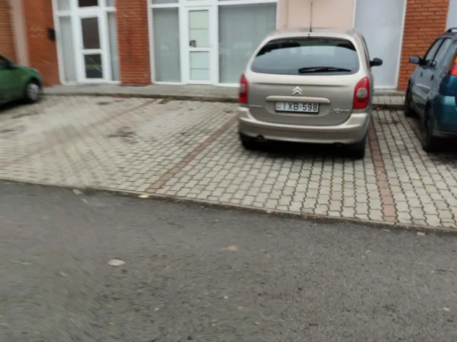 Eladó kereskedelmi és ipari ingatlan Keszthely, Bercsényi Miklós utca 1/A 58 nm