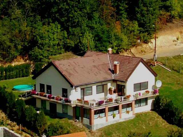 Eladó ház Parád 363 nm