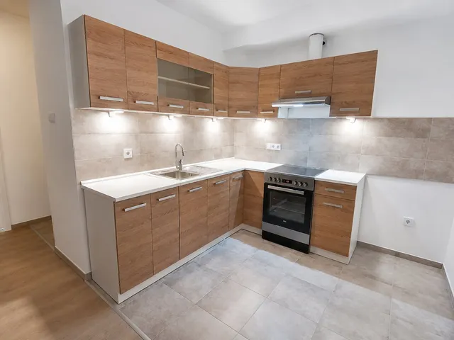 Kiadó lakás Budapest XXI. kerület, Corvin út 45 nm