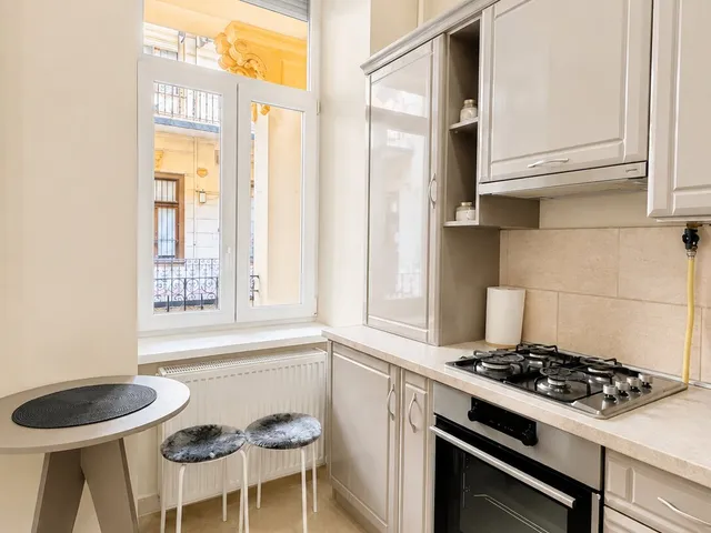 Kiadó lakás Budapest VI. kerület, Szondi utca 64 nm