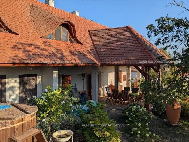 Eladó ház Sukoró, Kossuth utca 182 nm