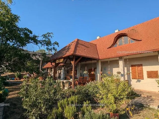 Eladó ház Sukoró, Kossuth utca 182 nm