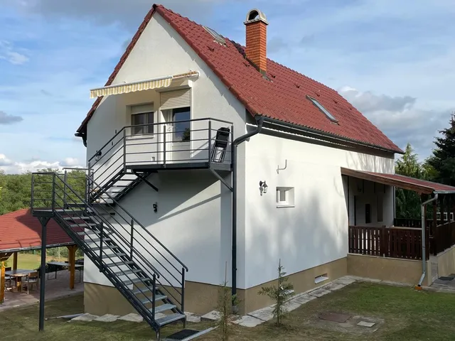 Eladó ház Domony 202 nm