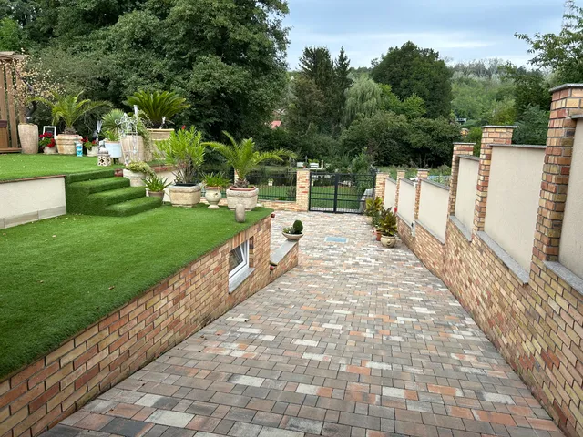 Eladó ház Domony 280 nm