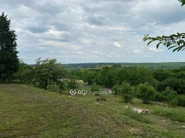 Eladó telek Pécs 1800 nm