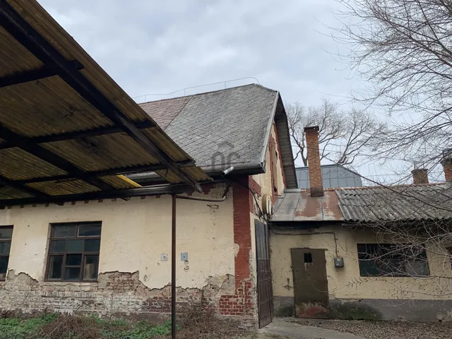 Eladó kereskedelmi és ipari ingatlan Debrecen, Szabadságtelep 400 nm