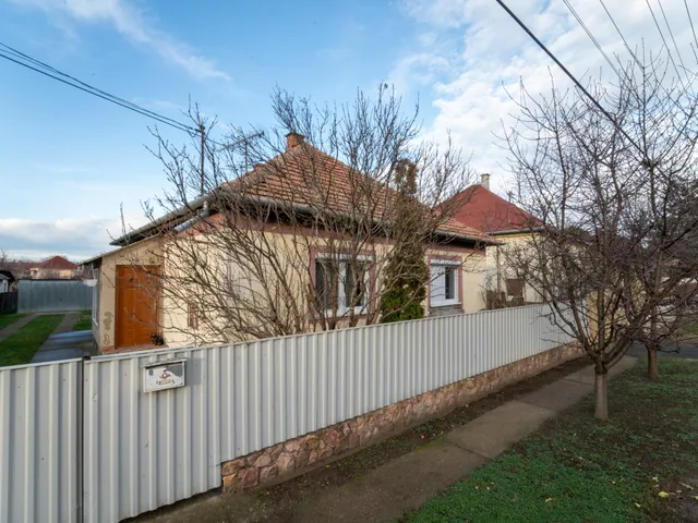 Eladó ház Mikepércs 73 nm