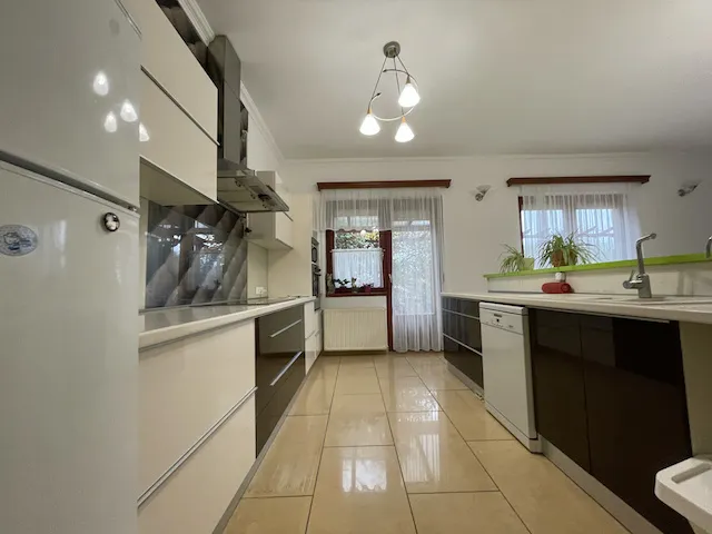 Eladó ház Debrecen, Biharikert 256 nm