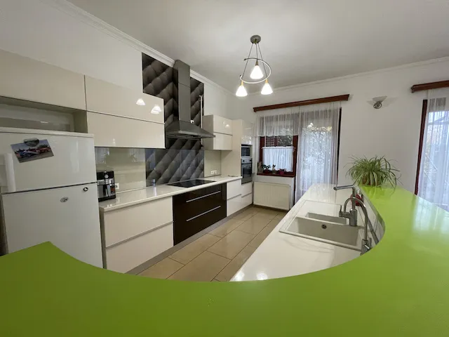 Eladó ház Debrecen, Biharikert 256 nm