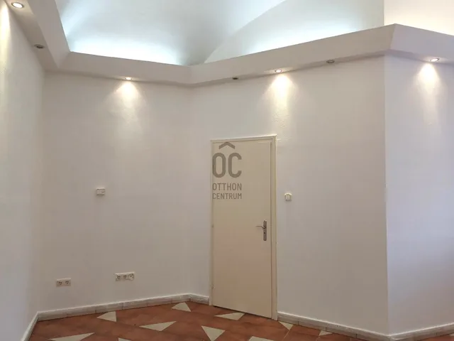 Kiadó kereskedelmi és ipari ingatlan Debrecen, Óváros 50 nm