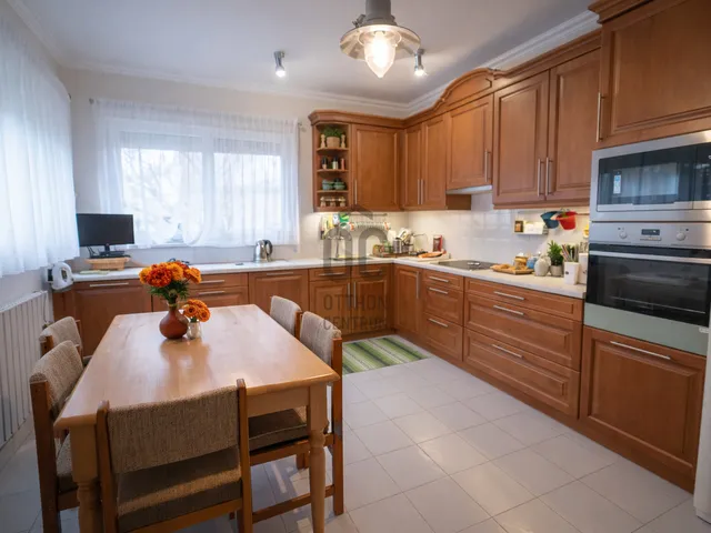 Eladó ház Debrecen, Vargakert 180 nm