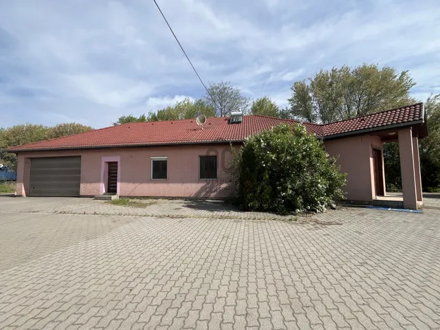 Kiadó kereskedelmi és ipari ingatlan Debrecen, Olajfa lakópark 185 nm