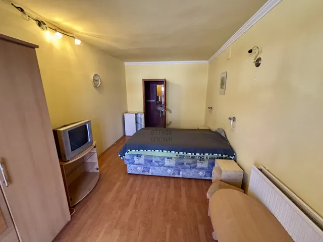 Kiadó kereskedelmi és ipari ingatlan Hajdúszoboszló, Belváros 250 nm