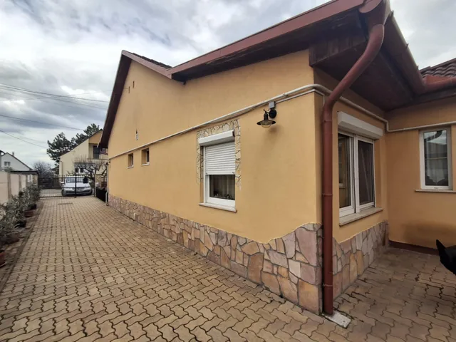 Eladó ház Tát 82 nm