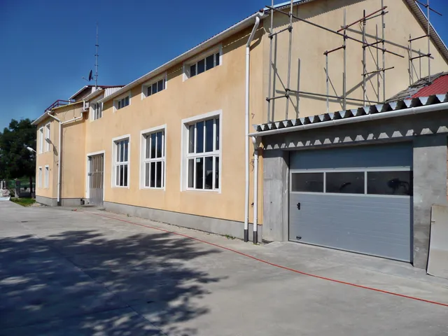 Eladó kereskedelmi és ipari ingatlan Székesfehérvár, Váralja 850 nm