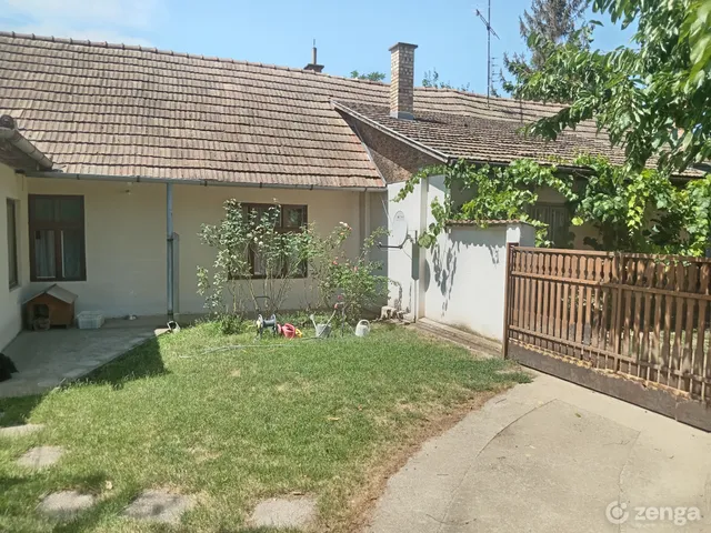 Eladó ház Vámosmikola, Ipolysági út 9 174 nm