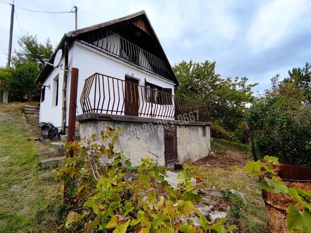Eladó üdülő és hétvégi ház Bár, Szőlőhegy 40 nm