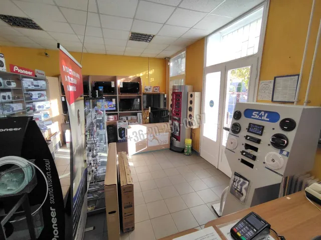 Eladó kereskedelmi és ipari ingatlan Mohács, Dózsa György utca 100 nm