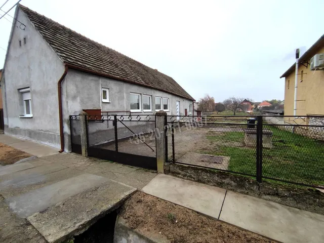 Eladó ház Lánycsók 93 nm