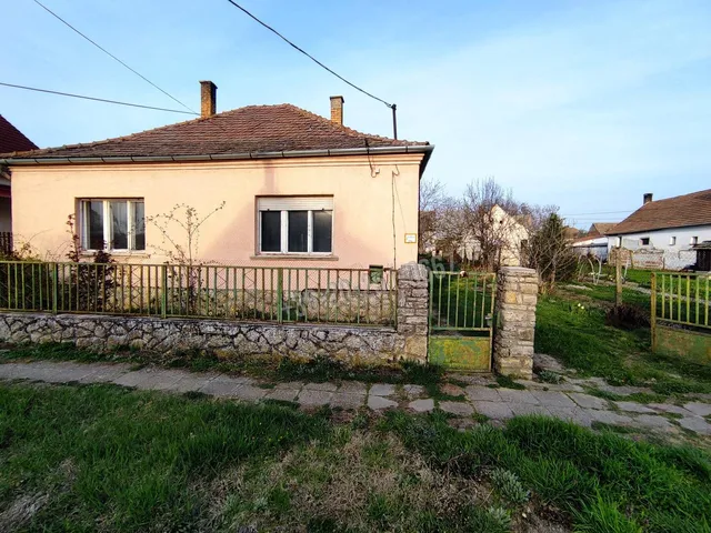 Eladó ház Lánycsók 140 nm