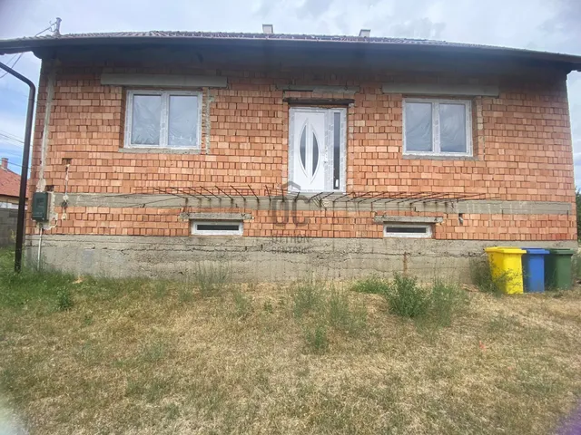 Eladó ház Újszilvás 234 nm