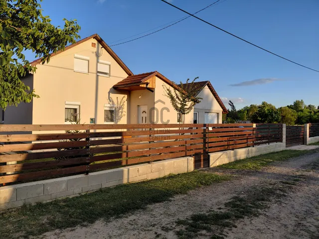 Eladó üdülő és hétvégi ház Tápiószentmárton 114 nm