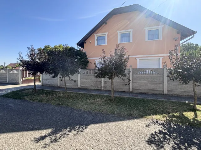 Eladó ház Ceglédbercel 220 nm