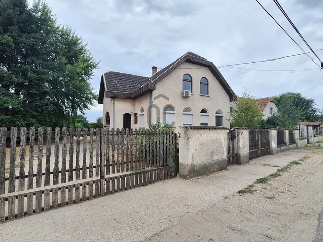Eladó ház Albertirsa 300 nm