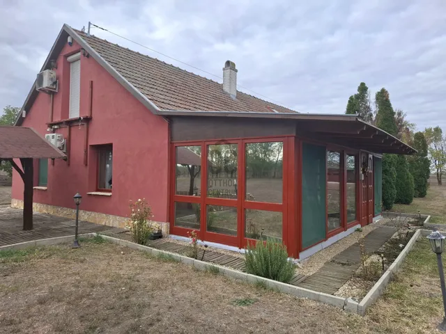 Eladó ház Szarvas 325 nm