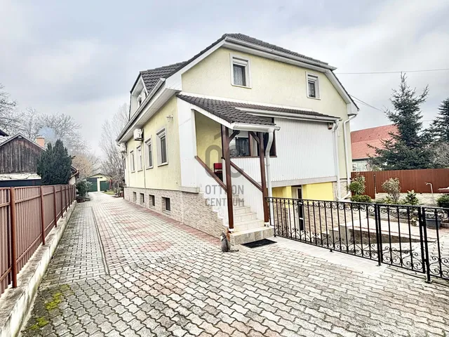 Eladó ház Albertirsa 275 nm