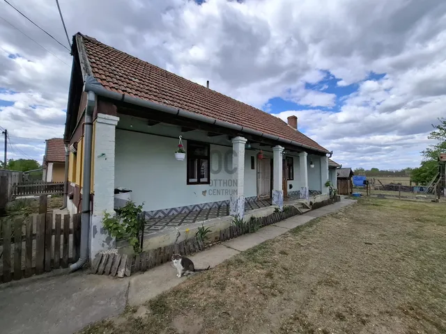 Eladó ház Tápiószentmárton 3559 nm