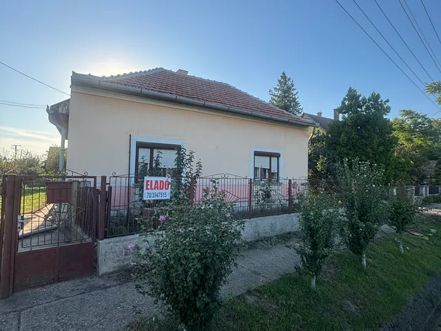 Eladó ház Tiszadada 76 nm