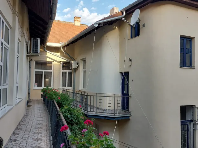 Kiadó kereskedelmi és ipari ingatlan Szolnok, Belváros 83 nm
