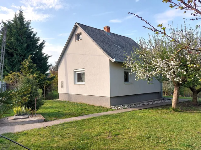 Eladó nyaraló Szolnok 46 nm