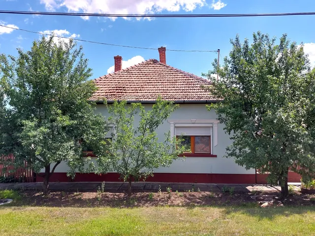 Eladó ház Tiszatenyő 85 nm