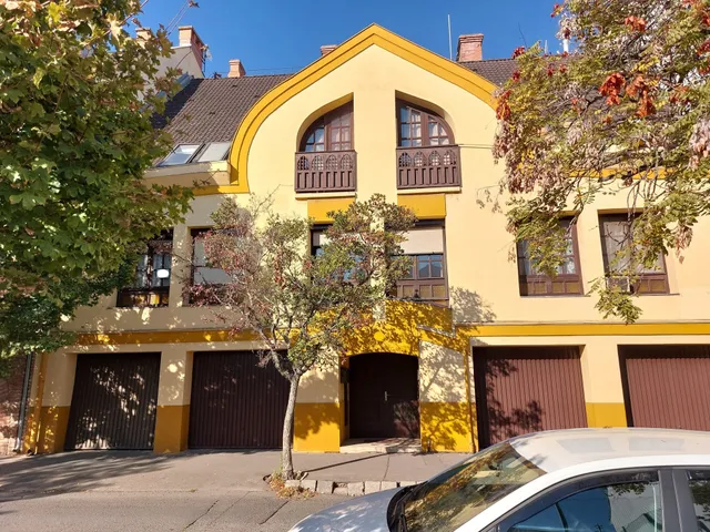 Eladó lakás Szolnok, Belváros 107 nm