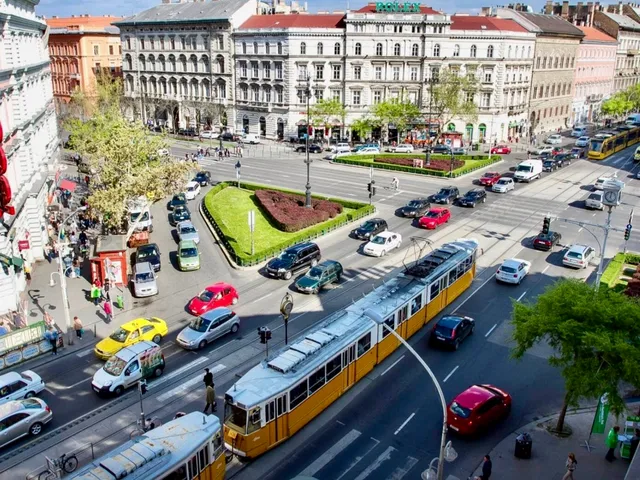 Eladó kereskedelmi és ipari ingatlan Budapest VI. kerület, Nagykörúton belüli terület 300 nm